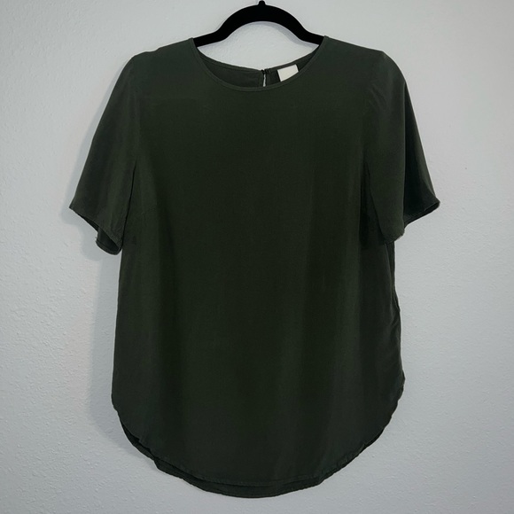 H&M Tops - H&M Olive Green Short Sleeve Top Size US 6